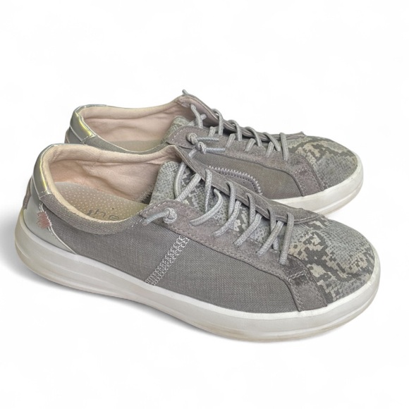 Hey Dude Karina Sneakers Womens 6 Gray Silver Python Snakeskin Slip On Shoes - Picture 1 of 9